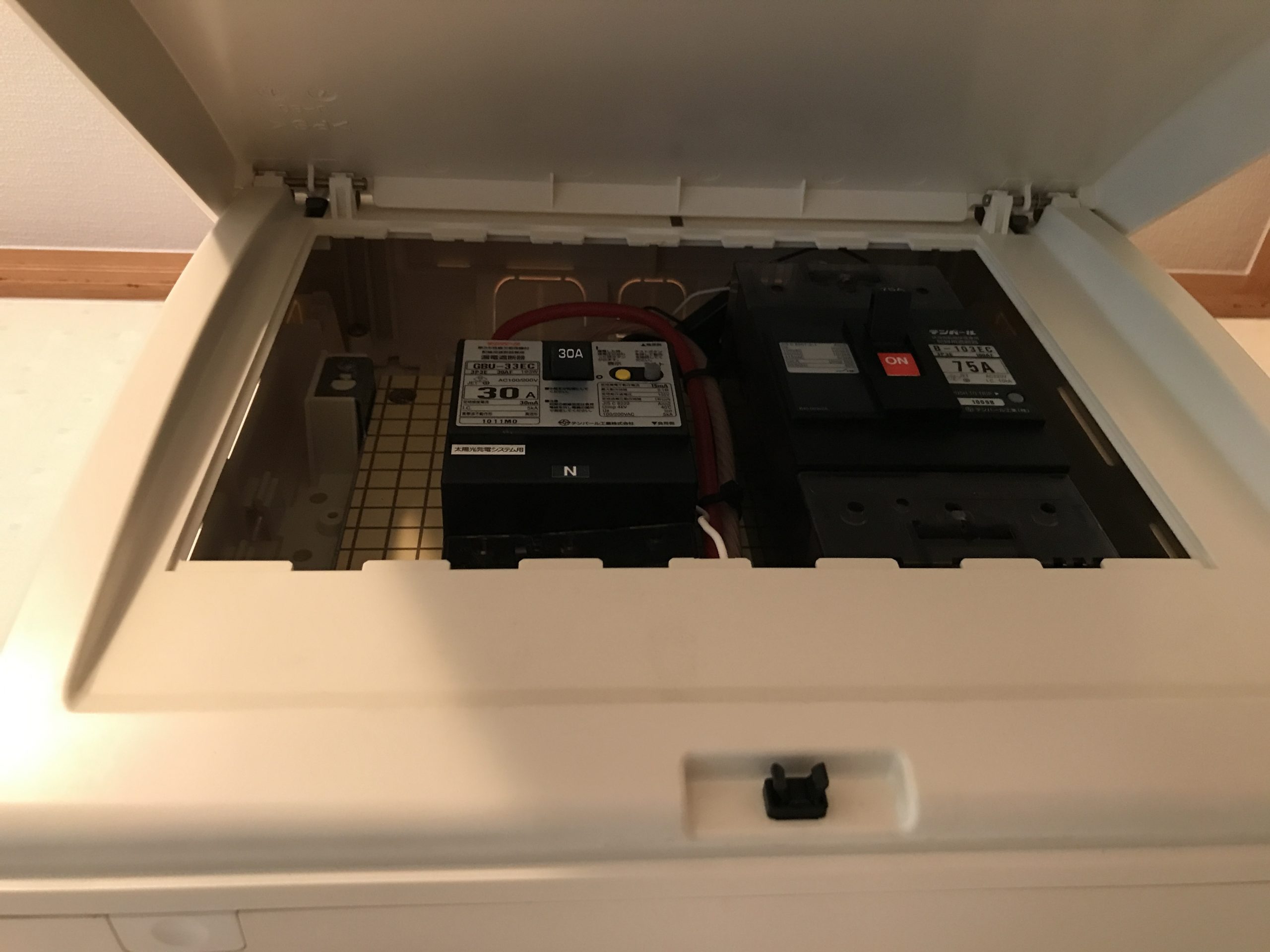 太陽光パネルの撤去を行いました