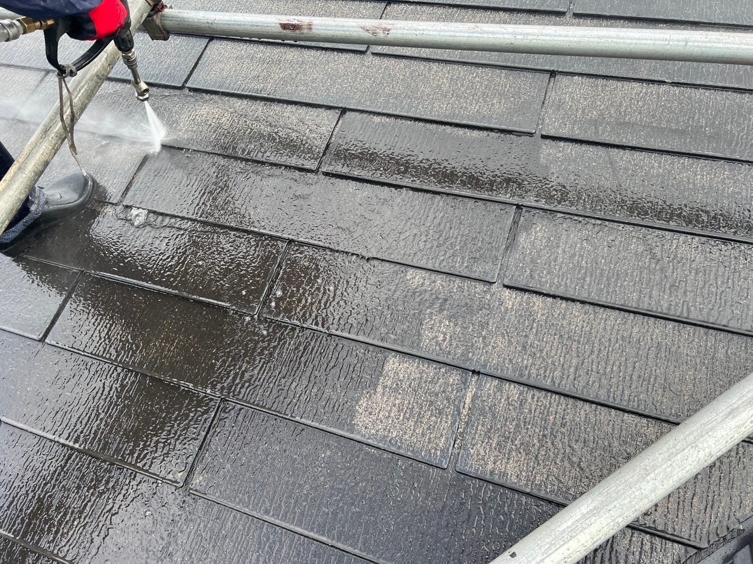 高圧洗浄を行っていきます