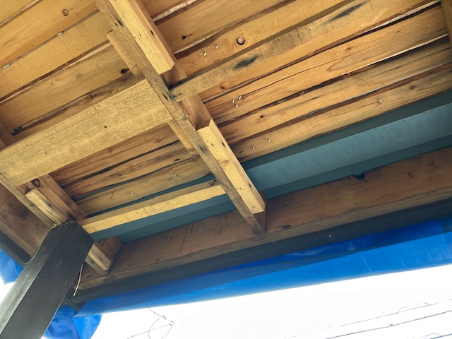 下地木材の補強を行いました