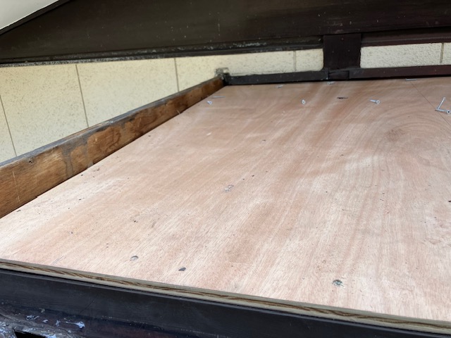 下地の補強を行いました