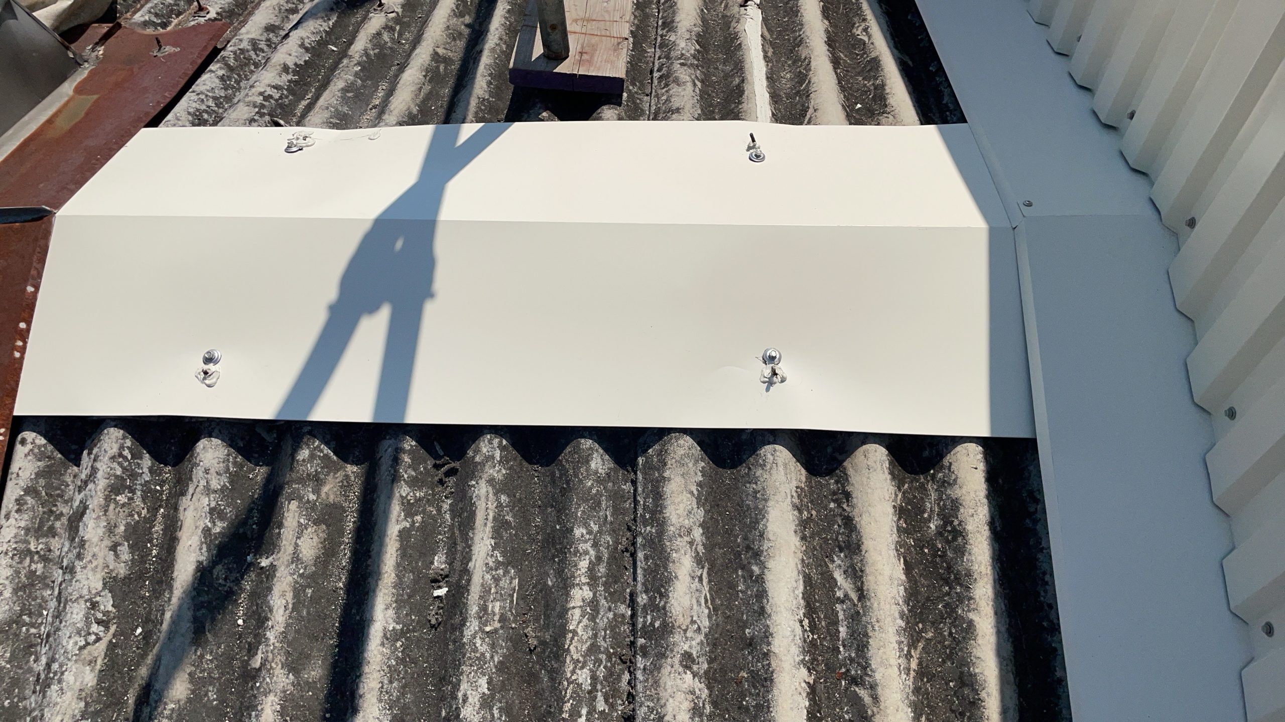 スレート頂部のカバー設置