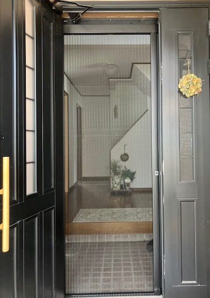 網戸の取り付けが完了しました