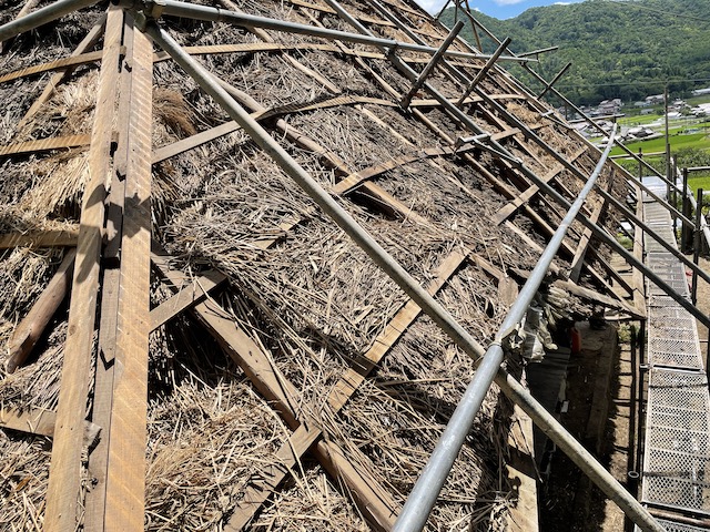 茅葺き屋根