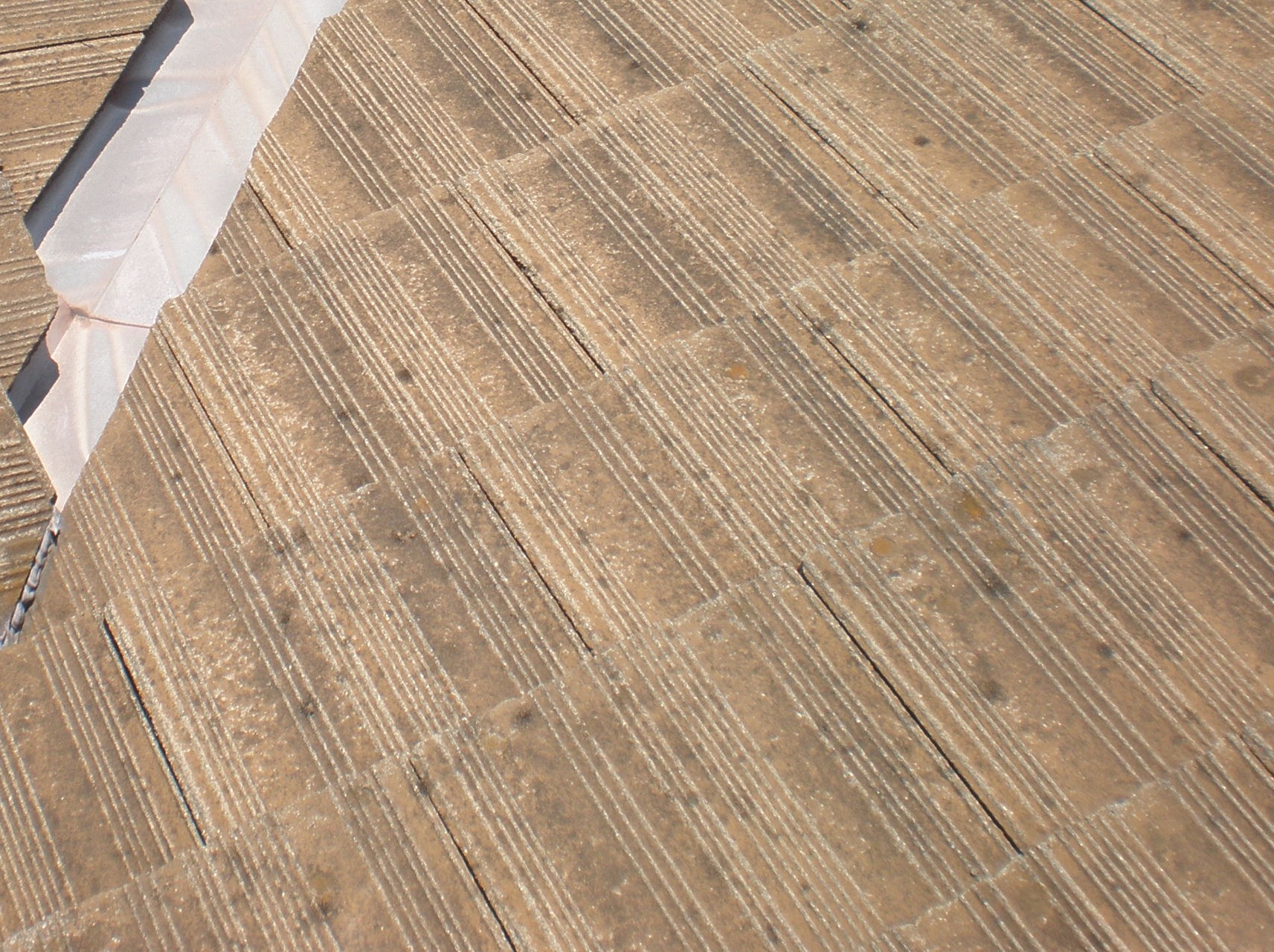 セメント瓦の劣化症状を解説します