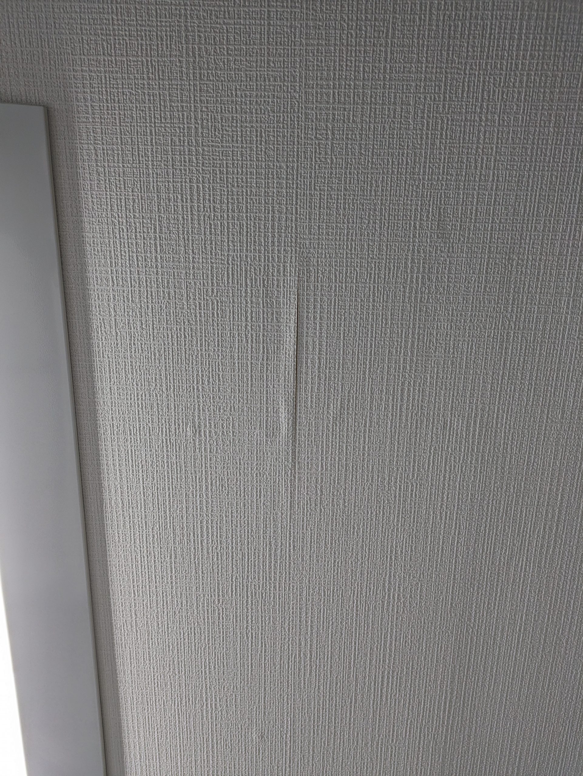 天井クロス剥がれ