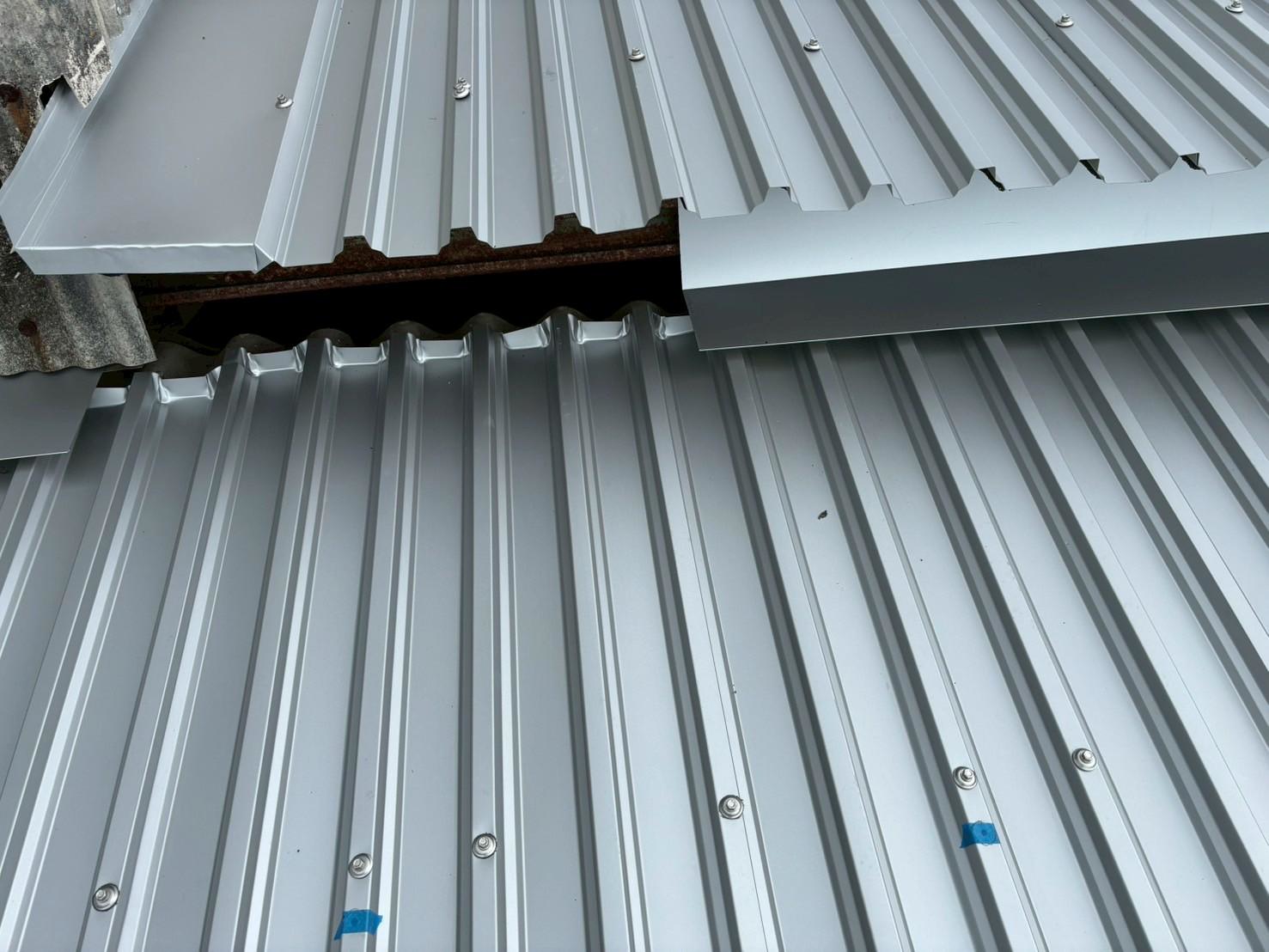 雨押さえ水切りの工程です