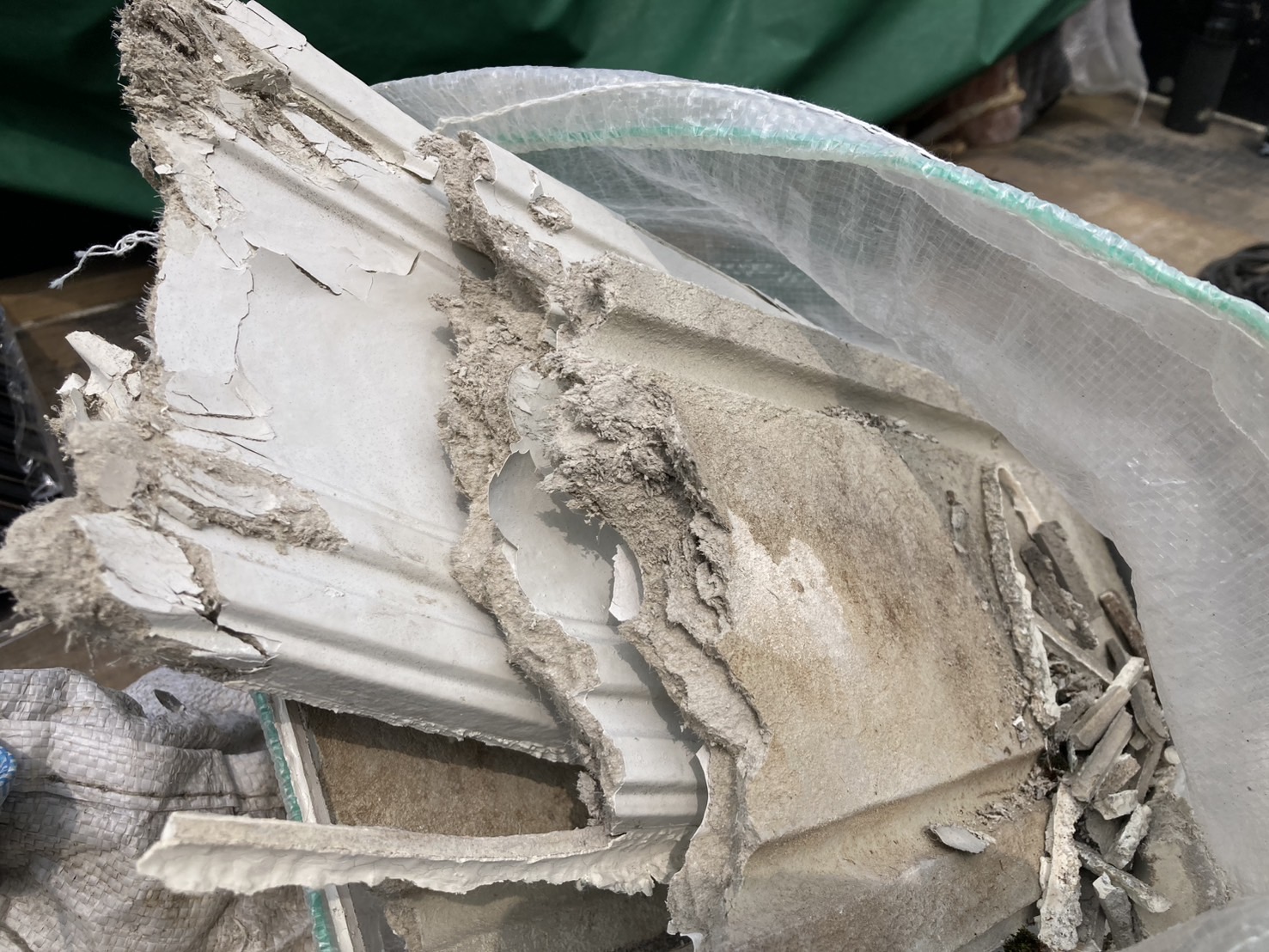 既存幕板を撤去していきます