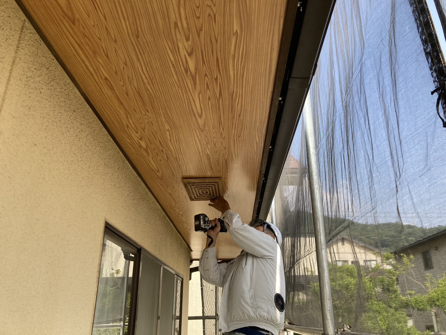 カバーを元に戻していきます