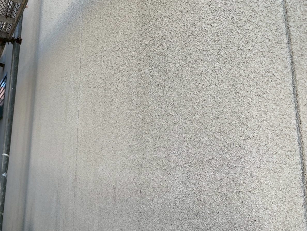 汚れや色褪せが見られます