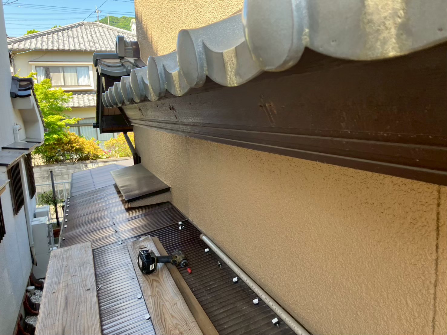 軒樋金具を撤去しました