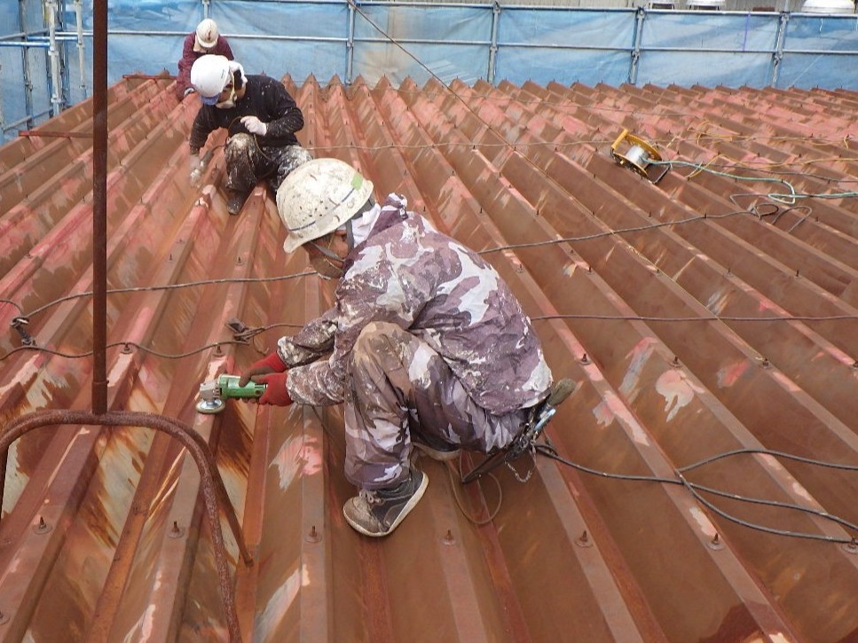 ケレン作業を行っています