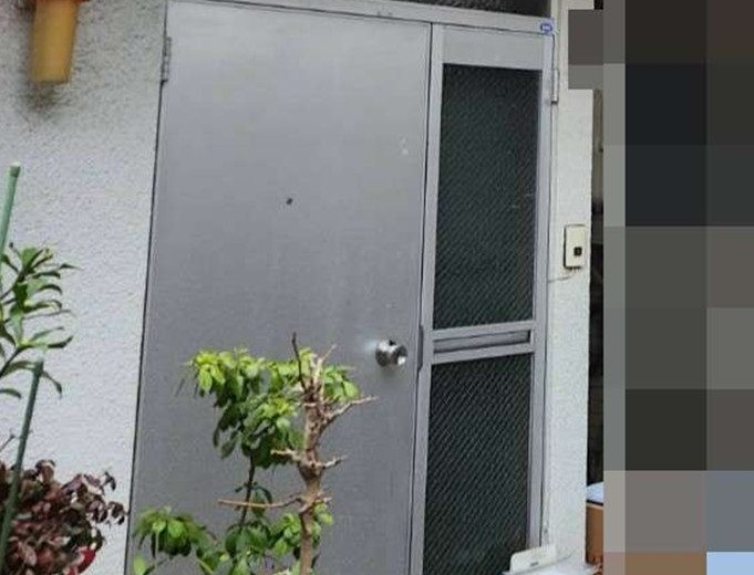 施工前の玄関ドア