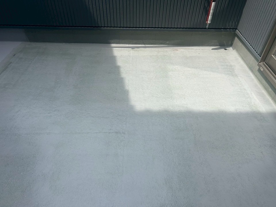 中塗りを行います