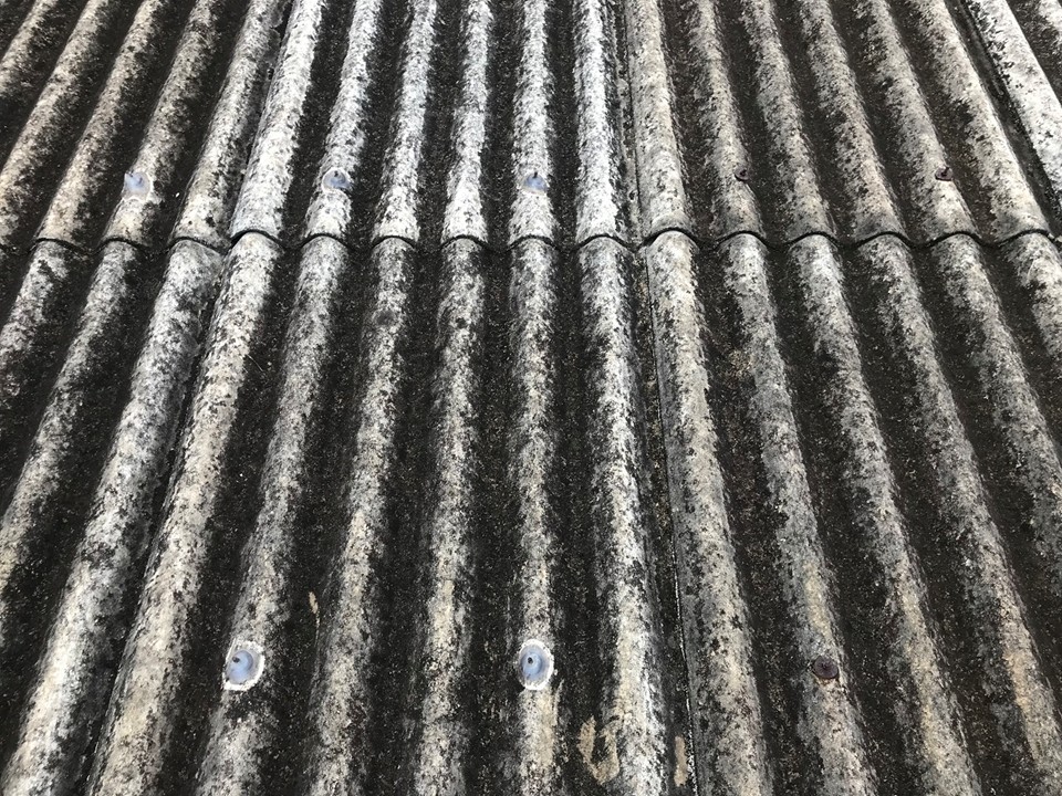 波型スレート屋根の劣化症状