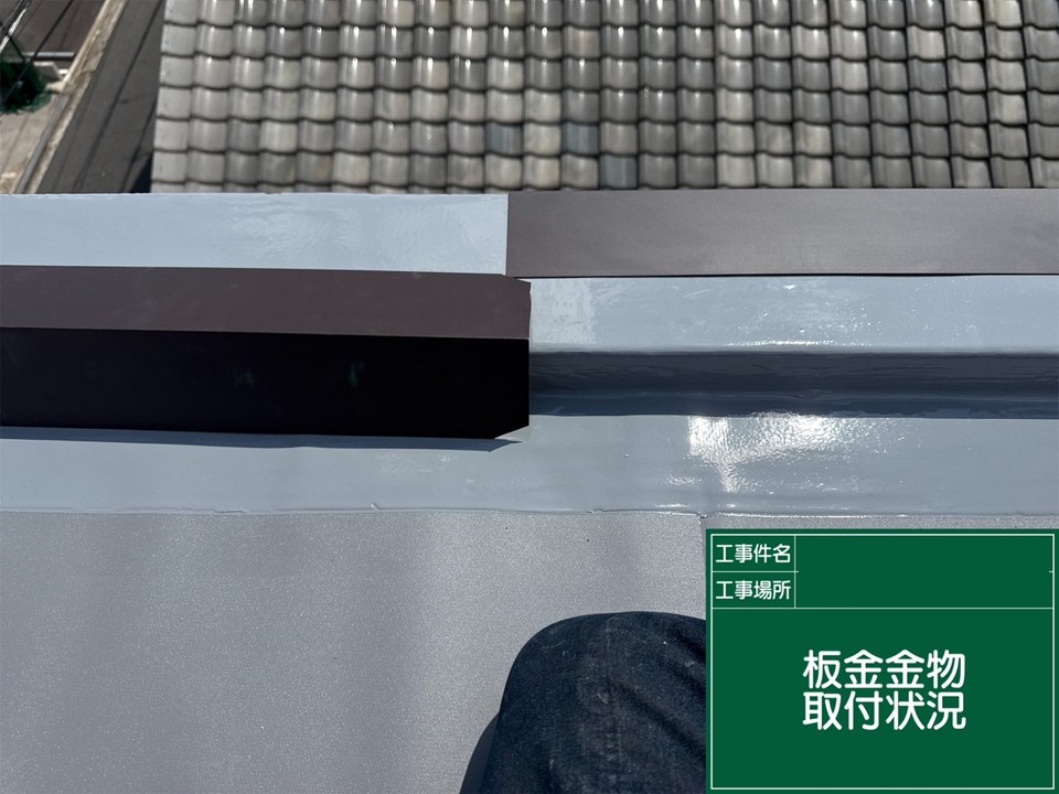 金物を取り付けていきます