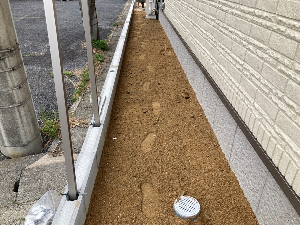 柱の仮設置を行います