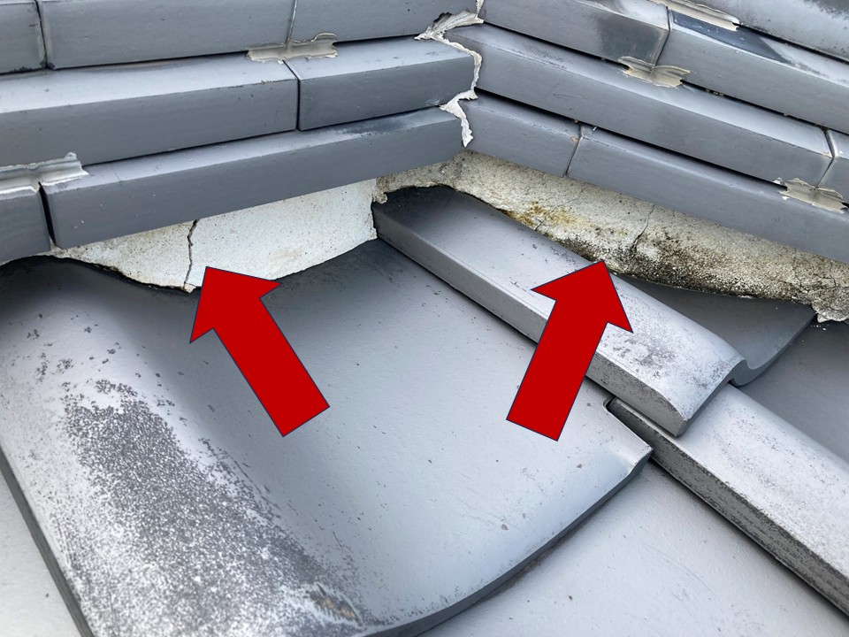 漆喰に劣化症状が見られます