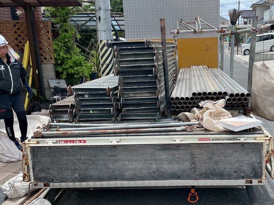 仮設足場を設置していきます