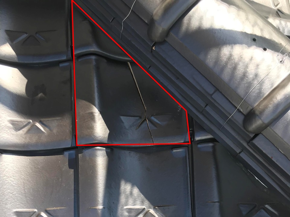 瓦の部分交換を行いました