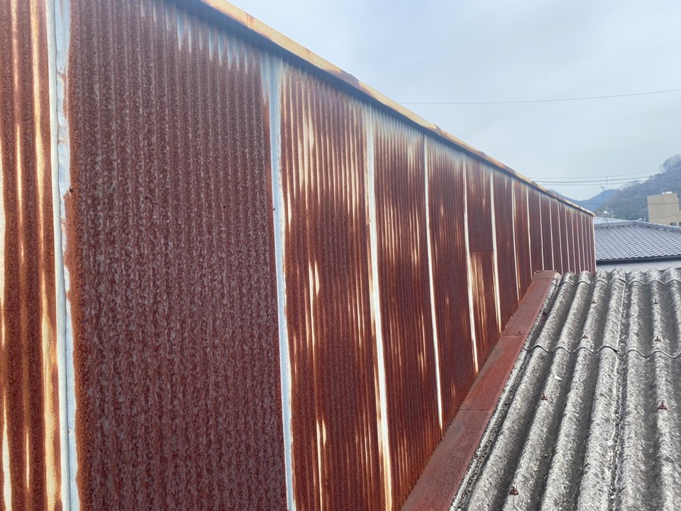 パラペットの劣化が進行していました。