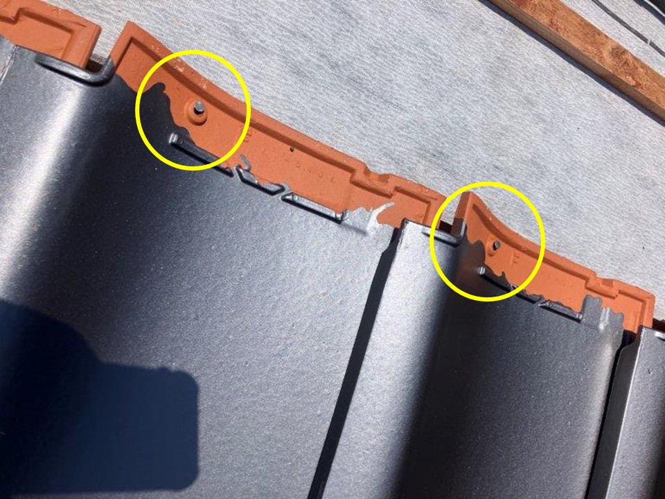 固定金具で固定していきます。