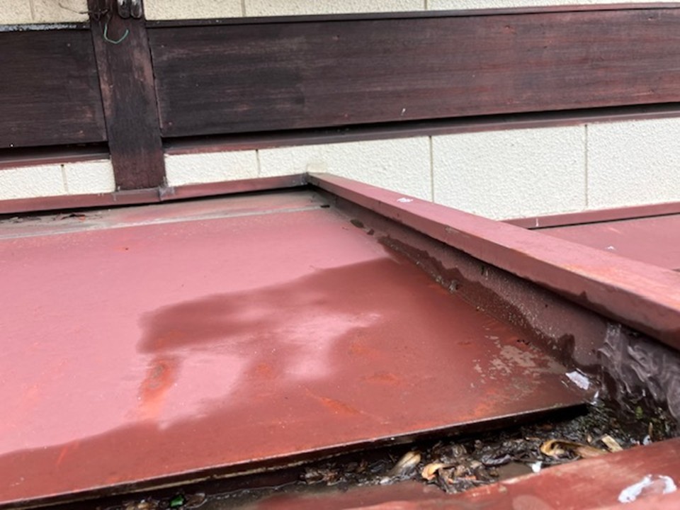 工事前屋根です