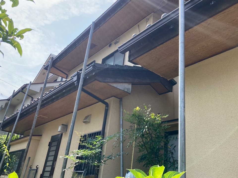 仮設足場の設置を行います