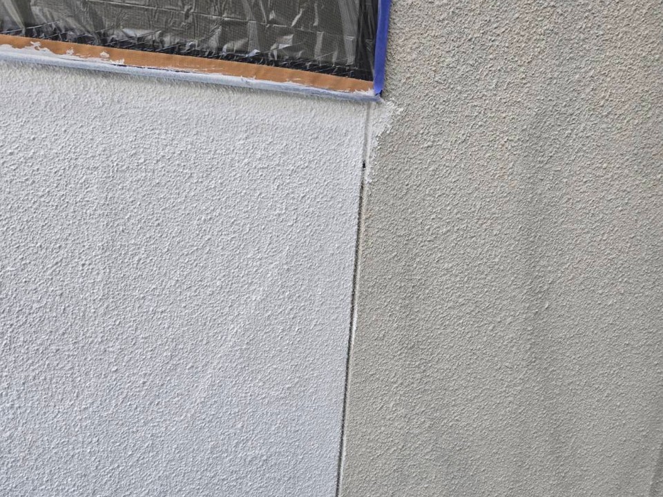 下塗り施工中です