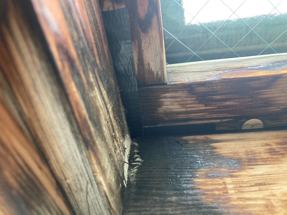 木枠の黒ずみ
