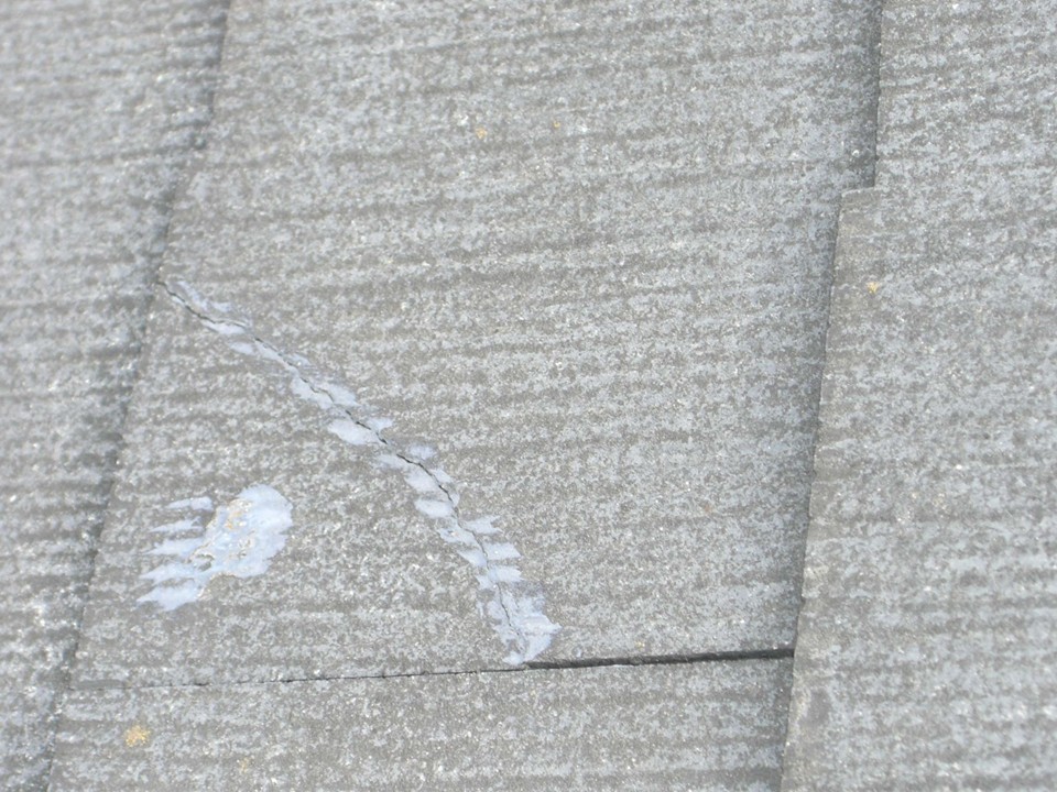 ひび割れ箇所の補修跡