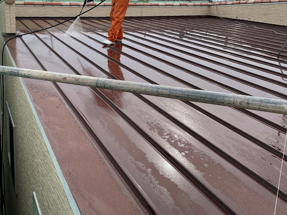 高圧洗浄の様子です