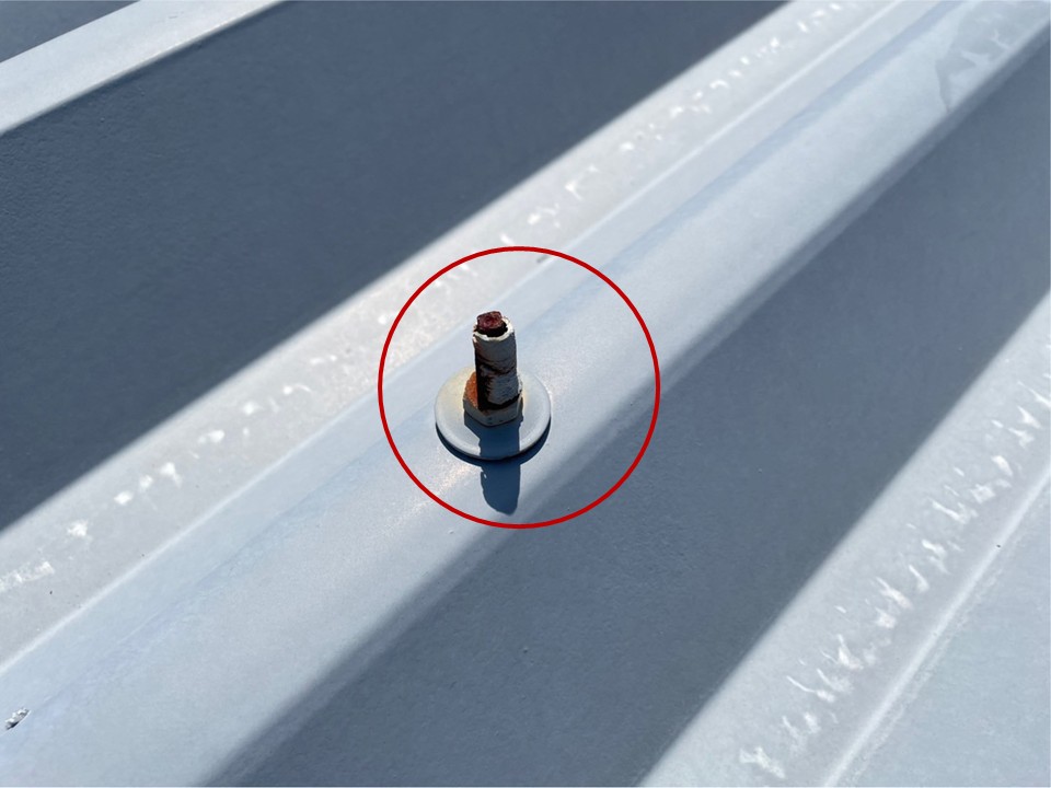 固定金具に錆が発生している状態