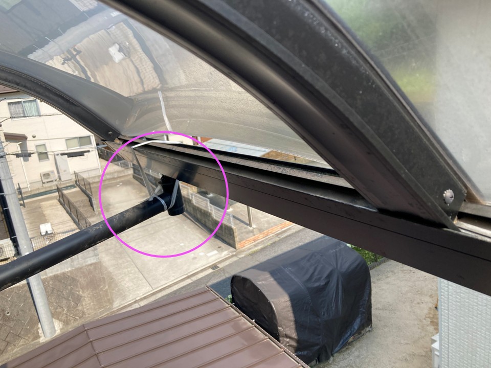 ポリカ屋根　劣化症状