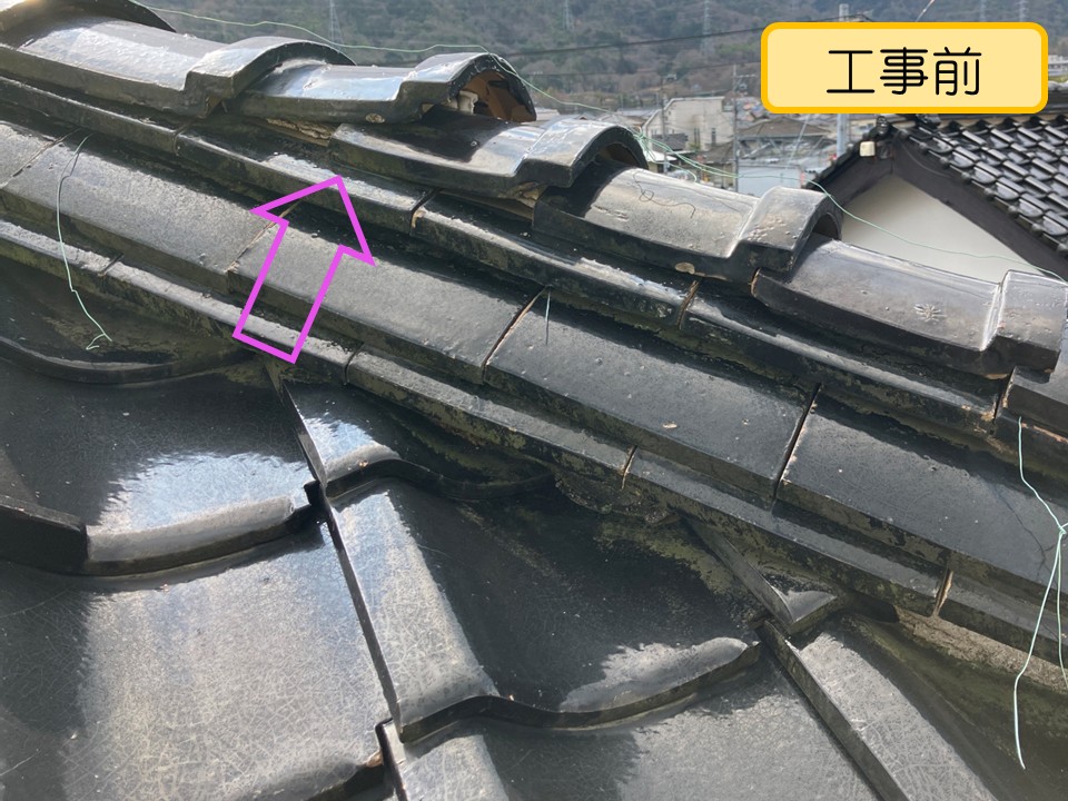 隅棟の歪みが見られます