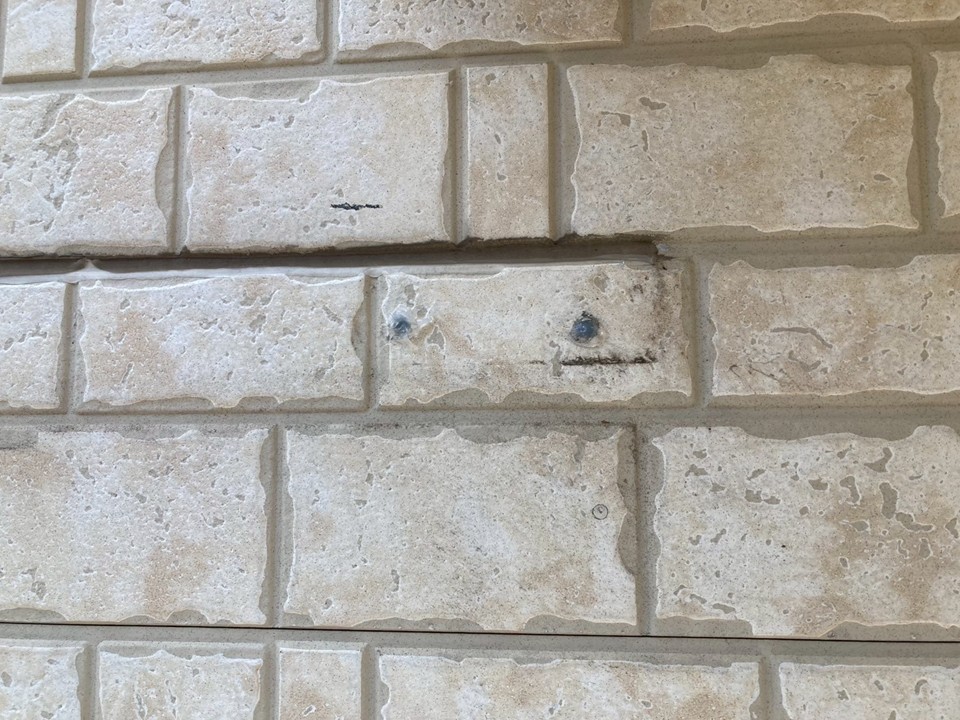 コーキング処理を行います