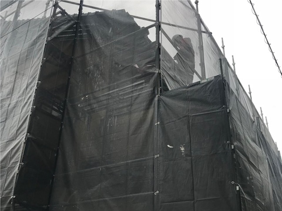 高圧洗浄を行います