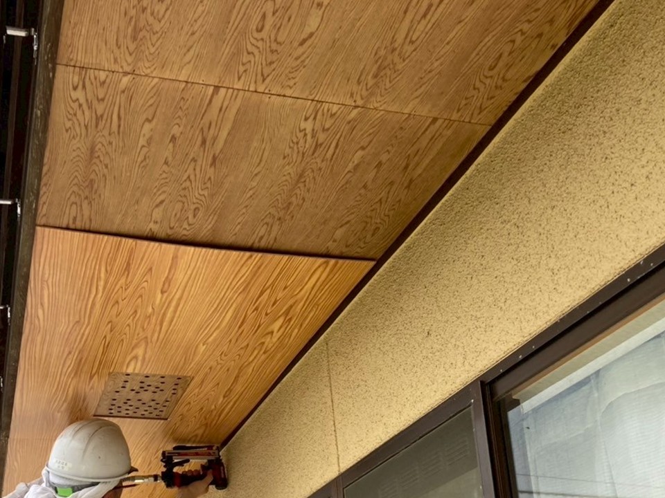 軒天材の取り付け