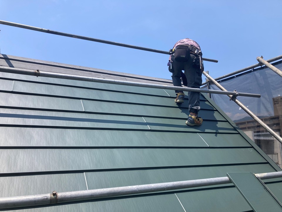 横断ルーフαSを設置していきます