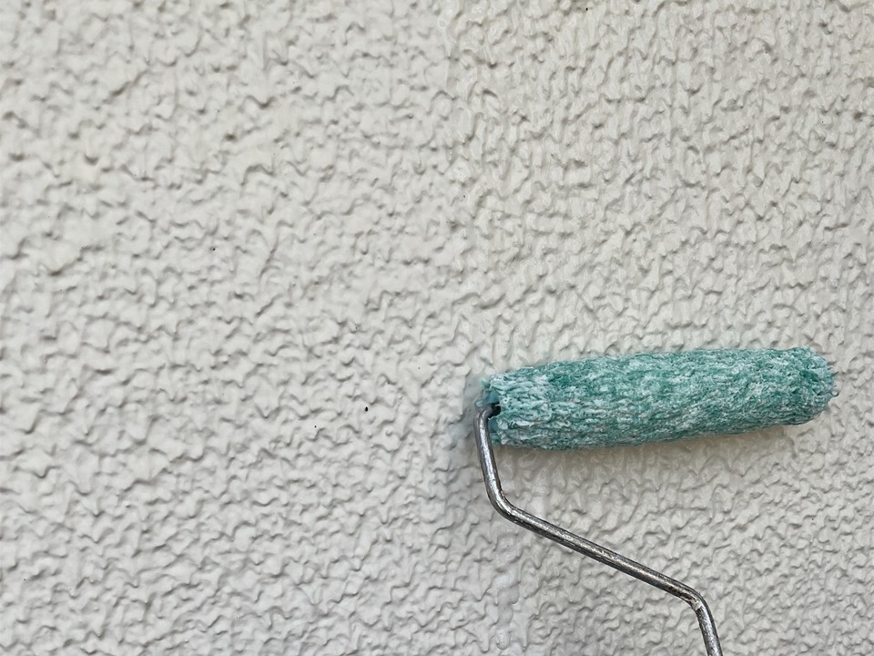 下塗りを行います