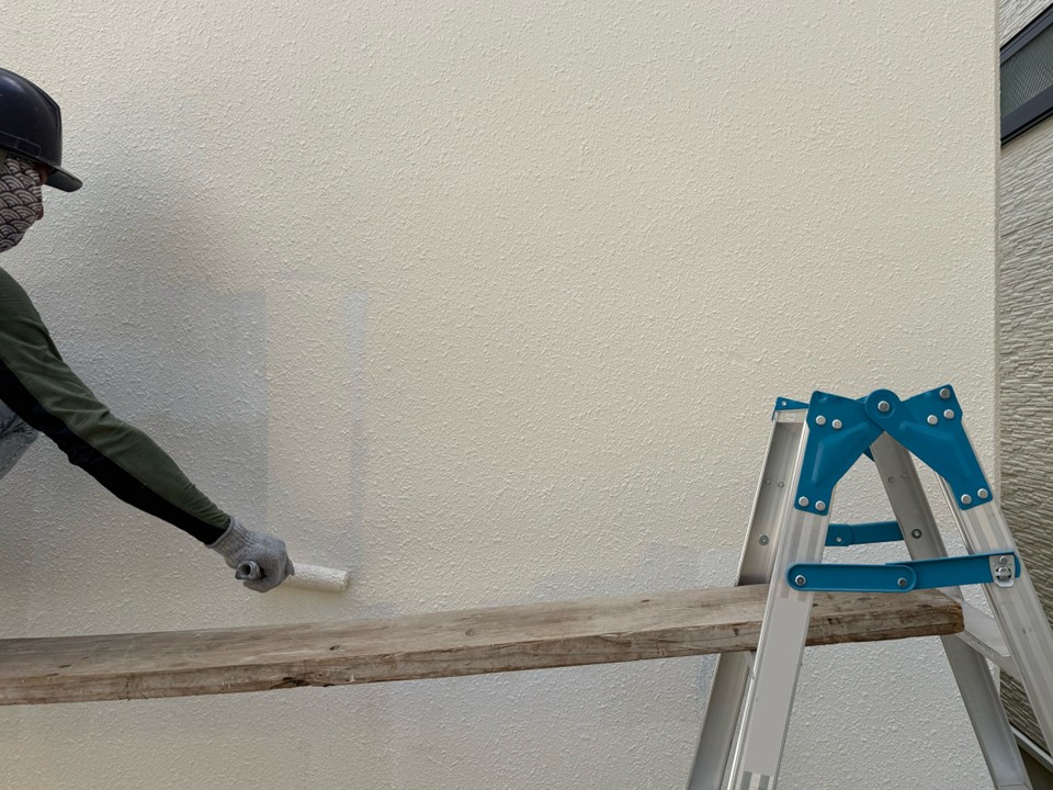 中塗り作業です