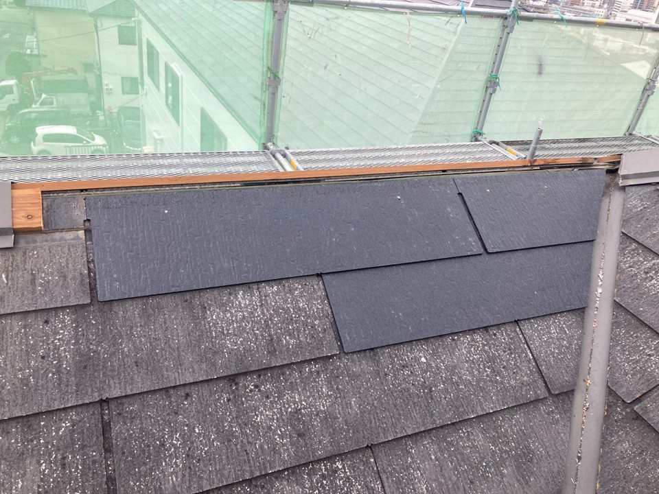 新しいスレート屋根材の取付