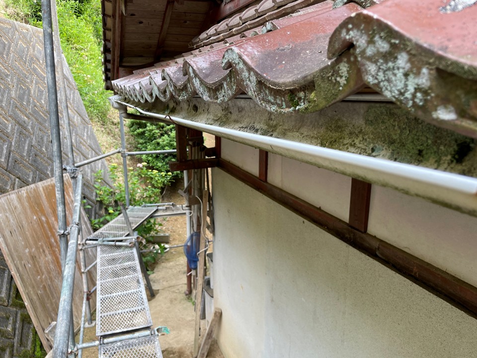 割れや変形が確認できる雨樋