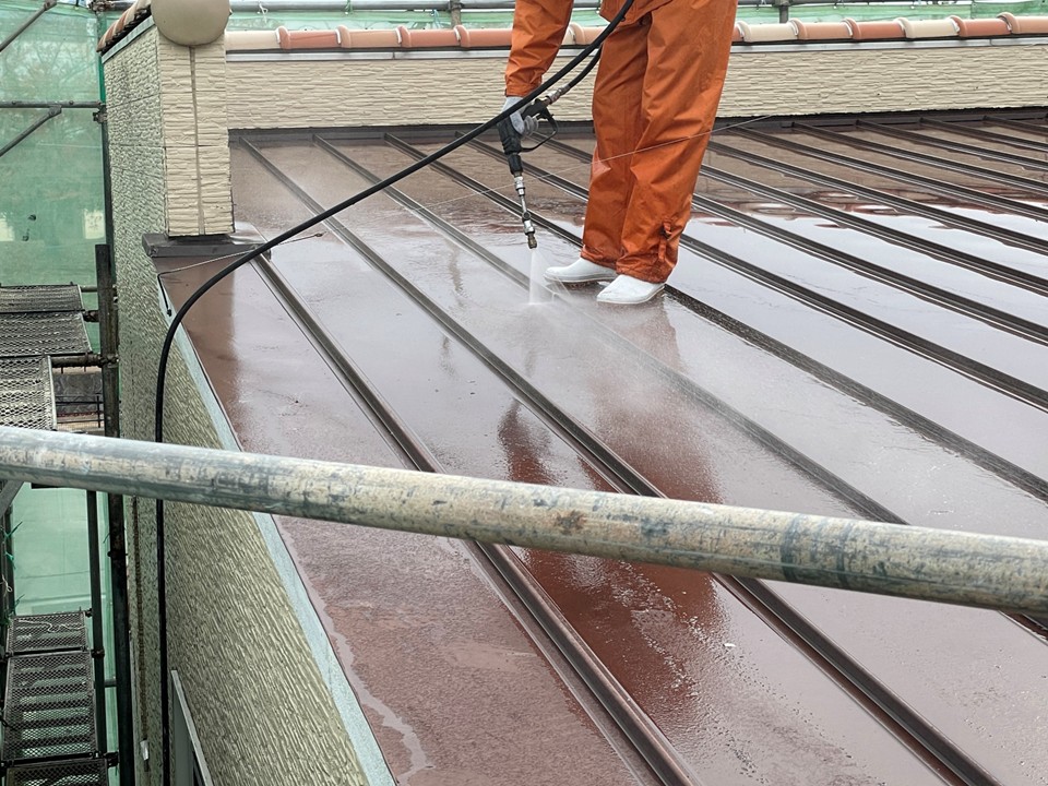 高圧洗浄の様子です