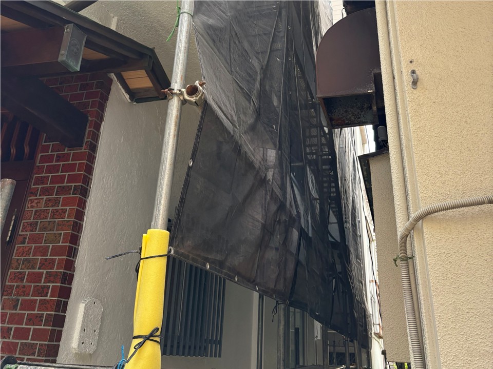 足場設置を行いました