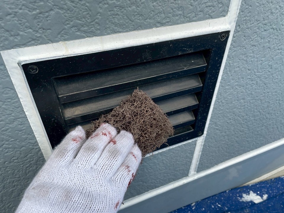 鉄部のケレン作業の様子です