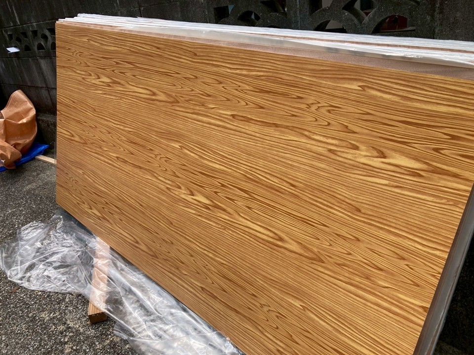 新しい化粧合板です