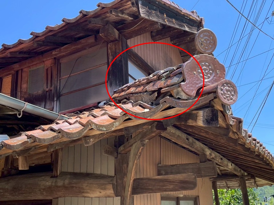 棟の歪みも見られます