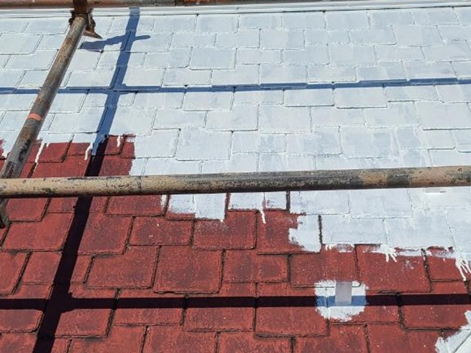 屋根全体の下塗りを行っていきます