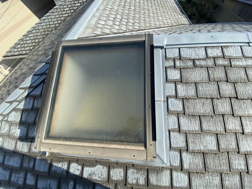 天窓周辺のゴムパッキンも劣化しています