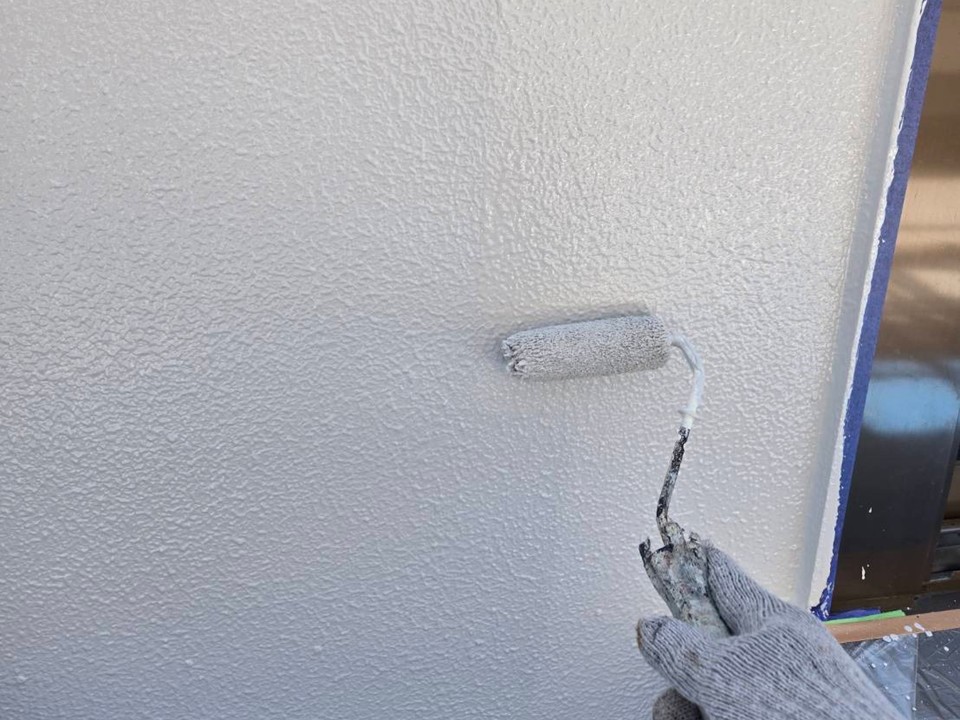 上塗り作業です